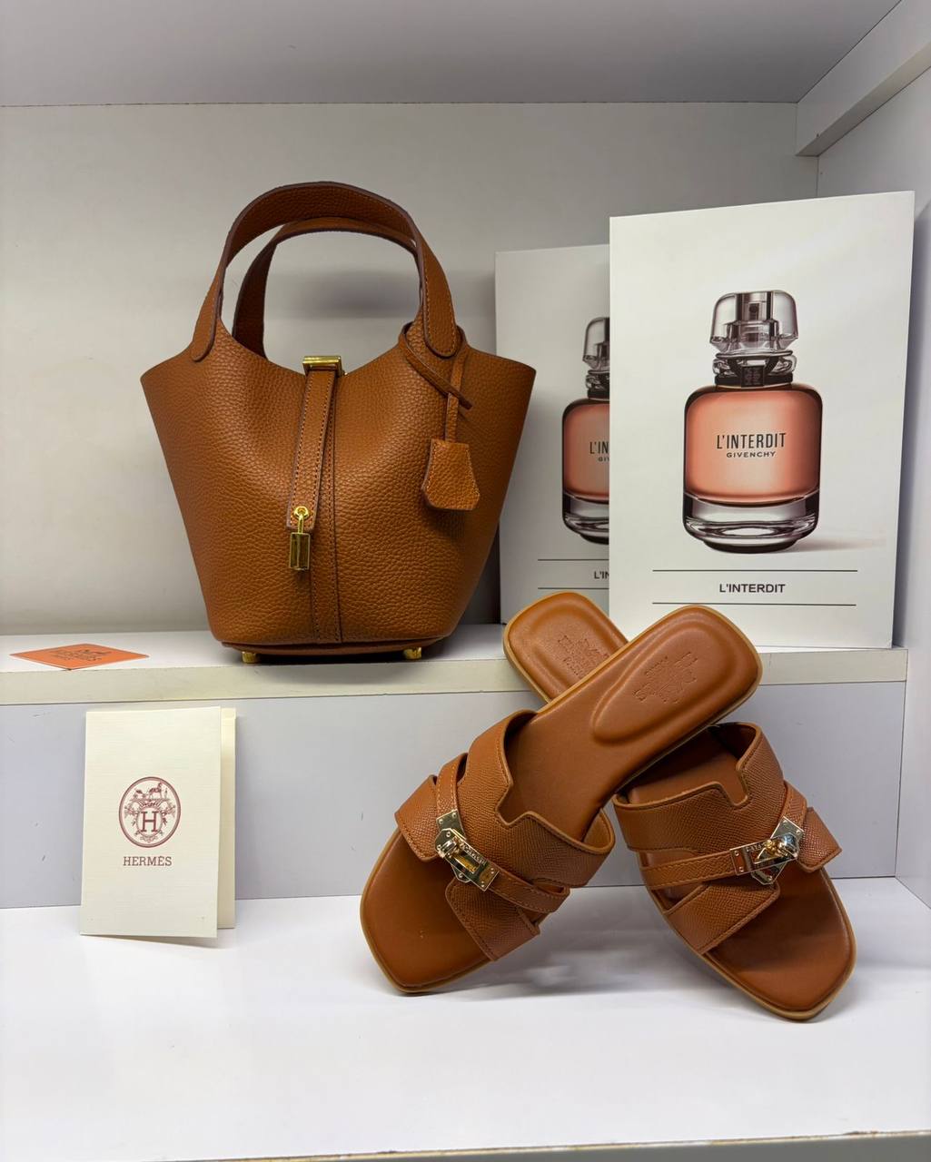 Hermes Bag + Slipper
160 dhs✅
Size 36…..41 
Size bag,15*20*19cm

Zain161
♥️♥️♥️