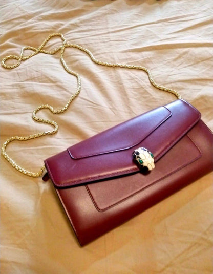 Bvlgari 
goodquality, 

comes with box, 
🎁🎁🎁

size...20* 11 cm 
115 dhs🪙🌨️

Zain12
♥️♥️♥️