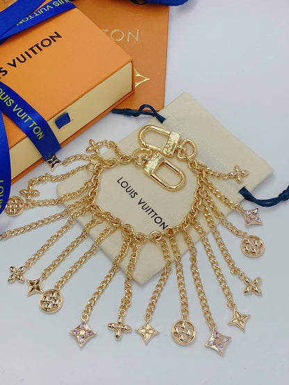 LV KEYCHAINS🔑🗝️
BAG Charm 👜
WITH SAME BOX AND PAPER BAG 🛍️🎁 

80 DHS💓

Zain89
♥️♥️♥️