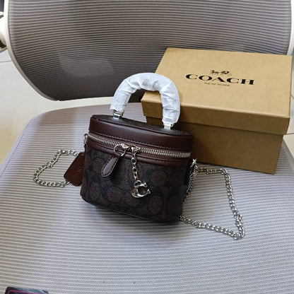 Coach
95 dhs✅
with box
size 15cm
High quality

Zain26
♥️♥️♥️