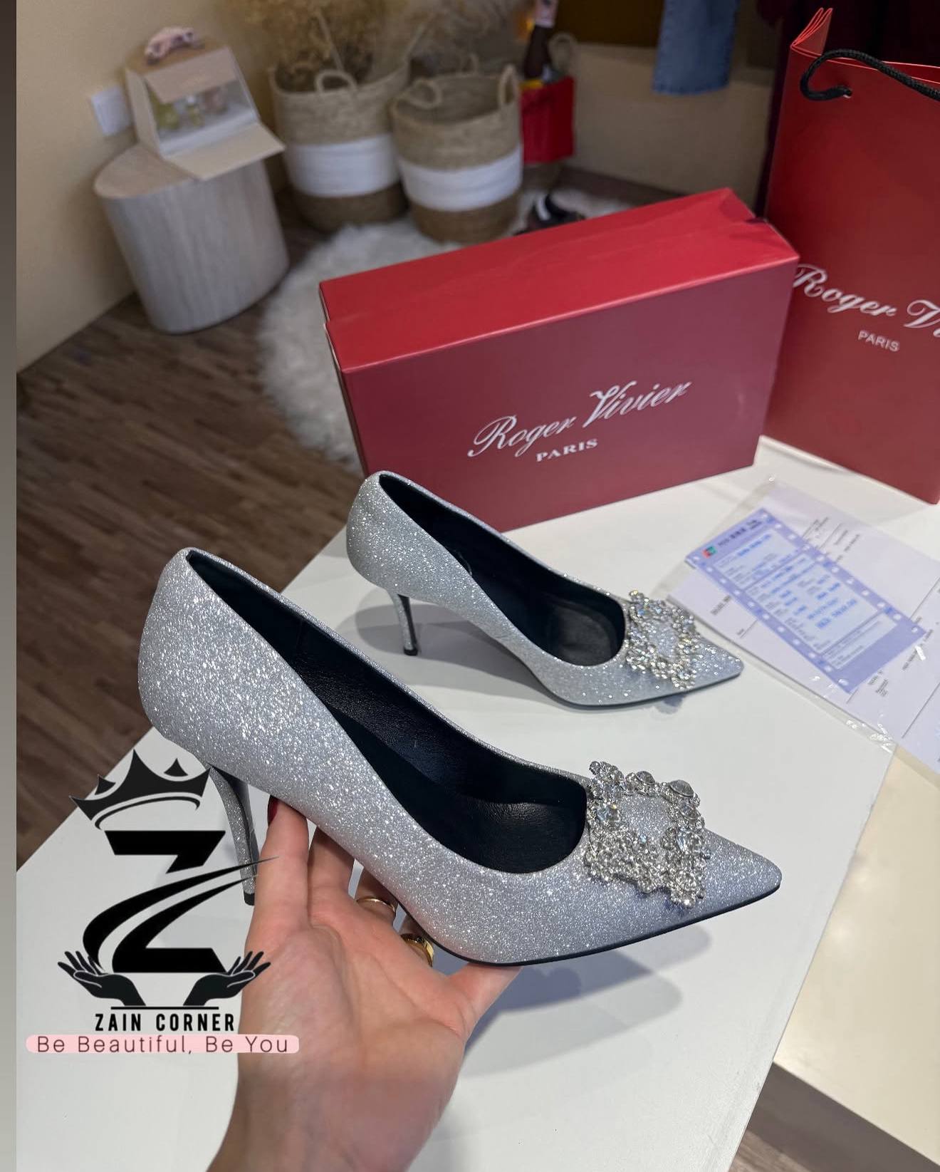 Roger viver

70 dhs 

Zain21

اطلبوه من الوتس المثبت في الأعلى👆🏻👆🏻

تواصلو معنا 👈🏻 Zain 
For order WhatsApp pinned 👆🏻

♥️♥️♥️