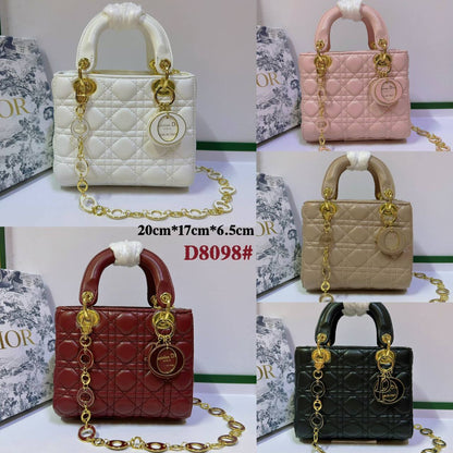 DIOR 
 HIGH QUALITY 
WITH BOX 🎁
130 dhs✅

Zain39
♥️♥️♥️