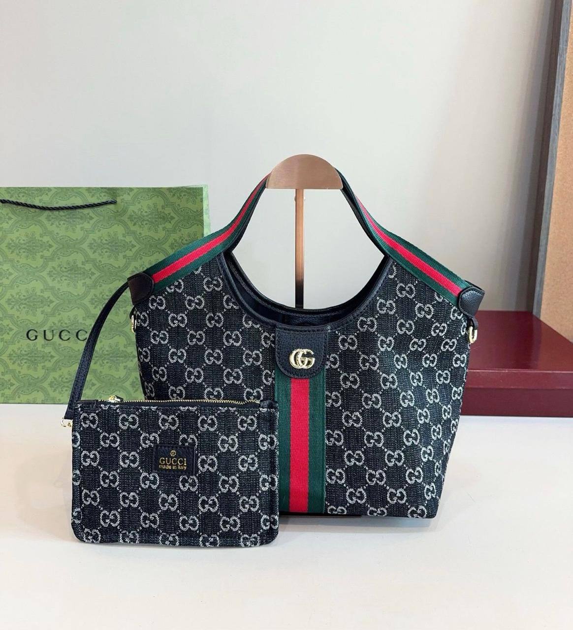 GUCCI 
COPY ONE 
SMALL SIZE 
WITH BOX 
140 dhs💓

Zain17
♥️♥️♥️