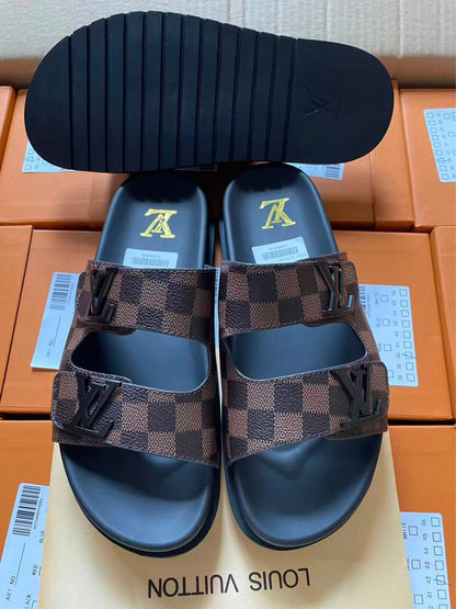 Louis Vuitton Slipper, New Arrived 
Size 40 To 45
110 dhs🇦🇪🇦🇪

Zain120
♥️♥️♥️
