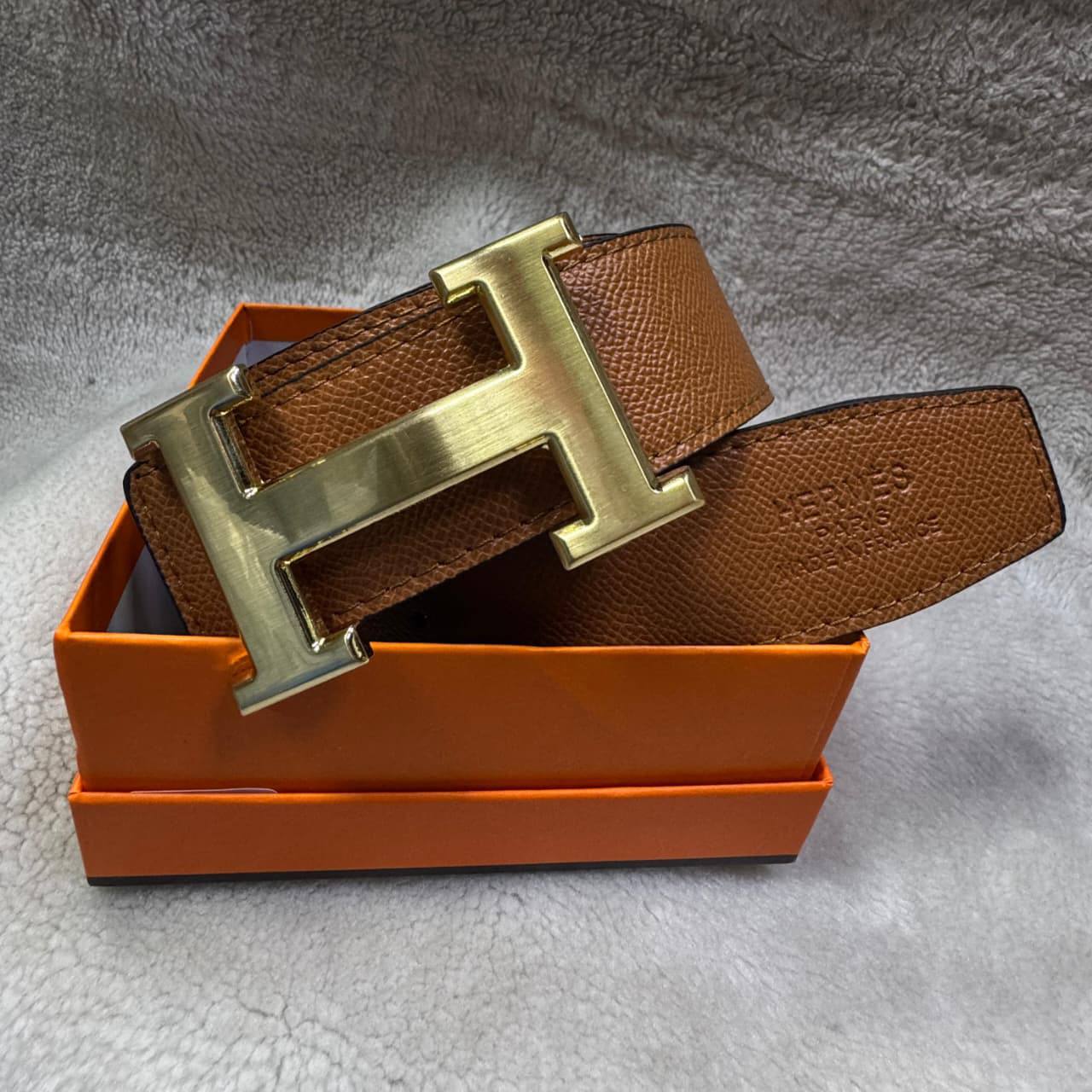 Belt for men
Wide：4.0cm
Size：115/120/125cm
With box 
30 dhs🇦🇪🇦🇪

Zain50
♥️♥️♥️