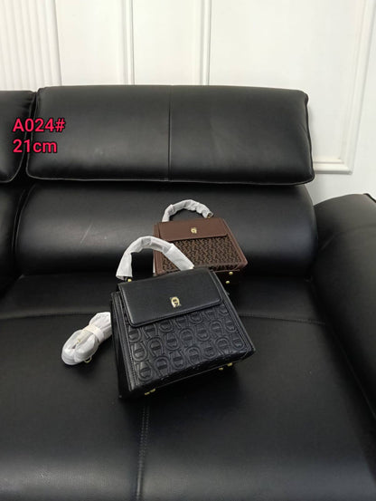 Aigner
100 dhs🇦🇪🇦🇪

size 21cm
High quality

Zain26
♥️♥️♥️