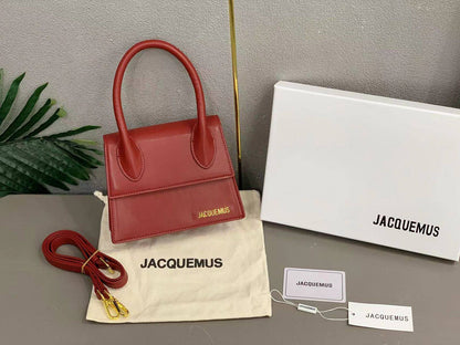JACQUEMUS
SIZE  ………19CM 🥰
95 dhs❣️
with BOX🌷

Zain51
♥️♥️♥️