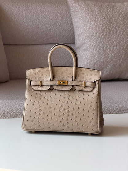 Hermes Birkin ostrich 

25cm💕
master quality😍

with box❤️

630 dhs🇦🇪🇦🇪

Zain52
♥️♥️♥️