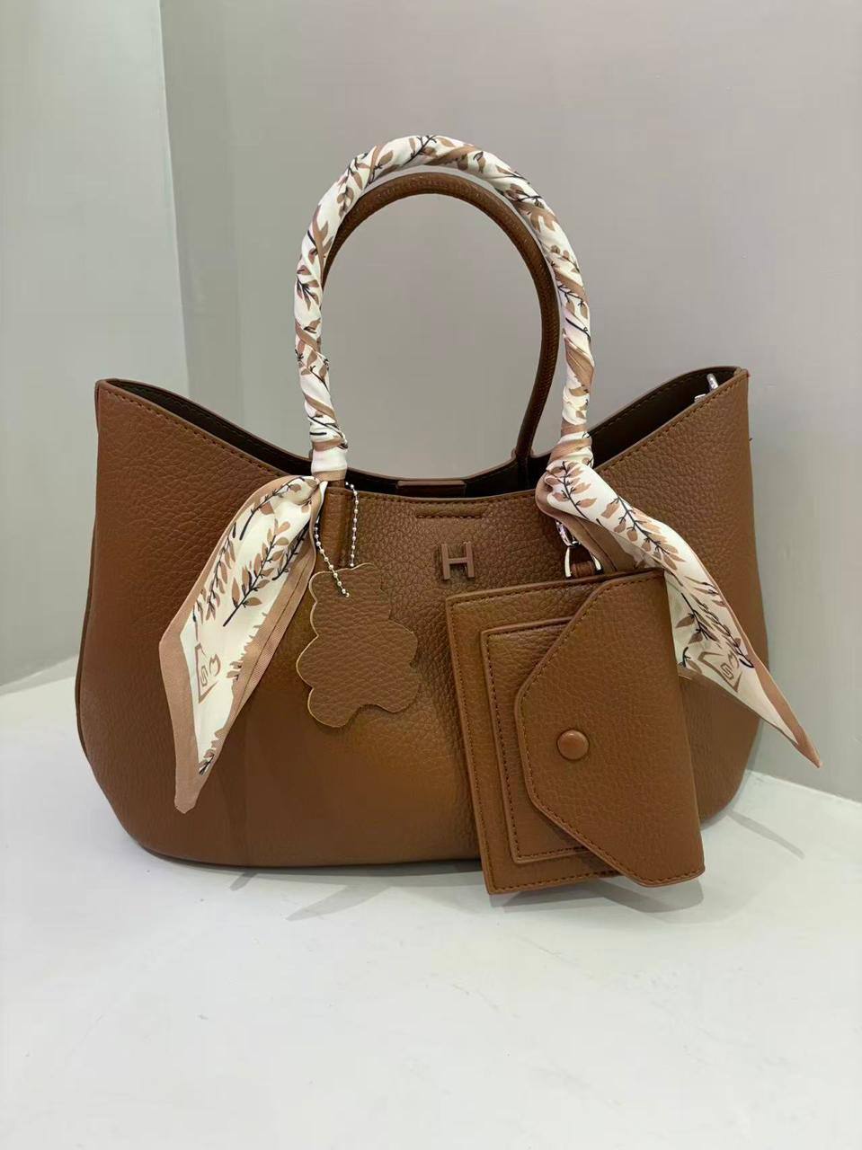 Hermes
120 dhs✅
Size 35 cm

Zain161
♥️♥️♥️