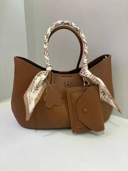 Hermes
120 dhs✅
Size 35 cm

Zain161
♥️♥️♥️