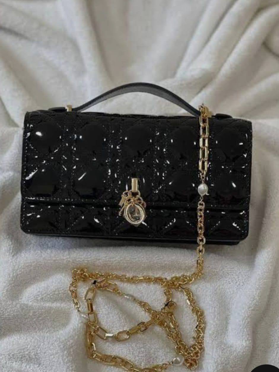 Dior
with box
🎁🎁🎁

100 dhs✅

Zain118
♥️♥️♥️