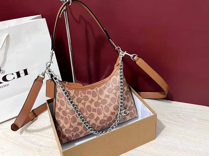 Coach
85 dhs🪙💚

with box
🎁🎁🎁

size 25cm

Zain26
♥️♥️♥️