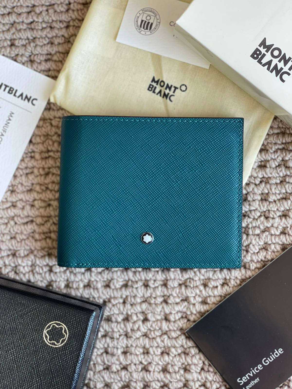 MONT BLANC
*Wallet*
*Super Master Quality*
350 dhs🇦🇪🇦🇪

Zain179
♥️♥️♥️