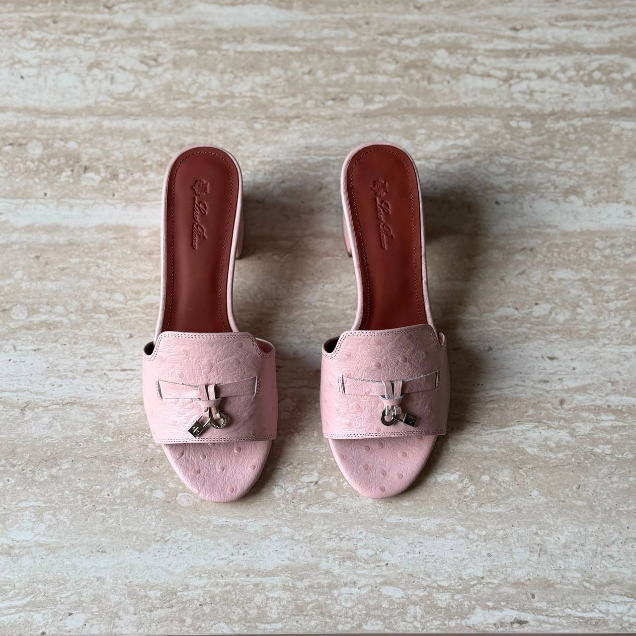 Loro Piana
AA Quality
Size 36 to 41
550 dhs🇦🇪🇦🇪

Zain288
♥️♥️♥️