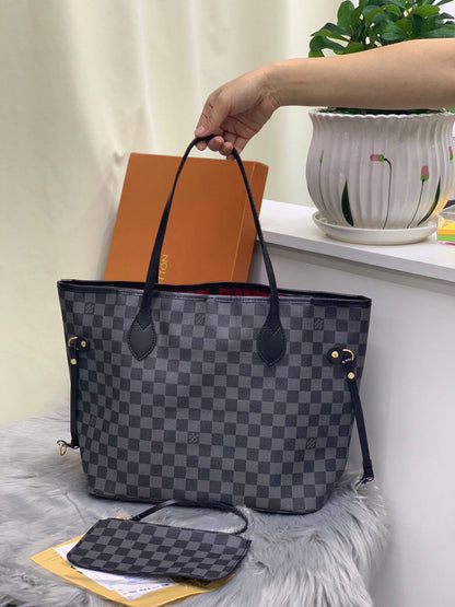 LV

SIZE 33CM

90 dhs🇦🇪🇦🇪
Withbox 

Zain244
♥️♥️♥️
