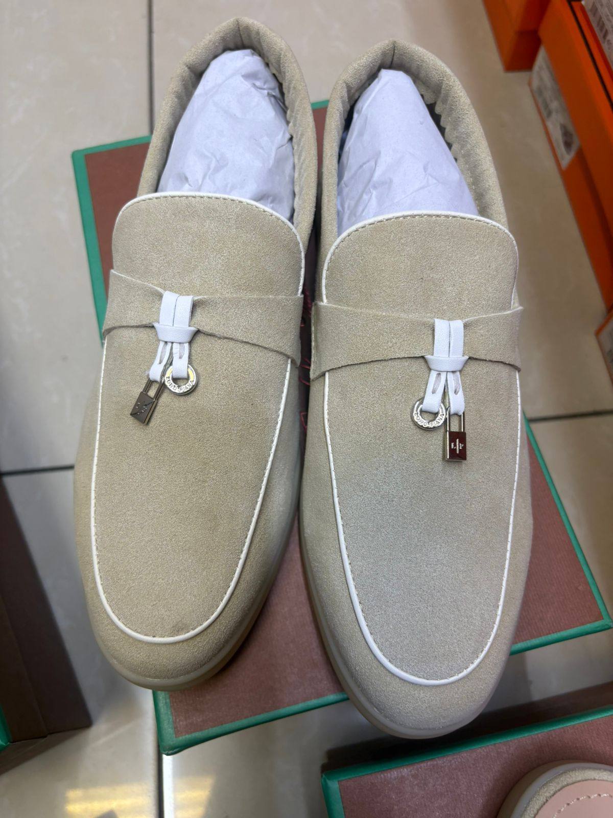 Loro Piana 
Size 36-41
130 dhs🪙🌨️

Zain145
♥️♥️♥️