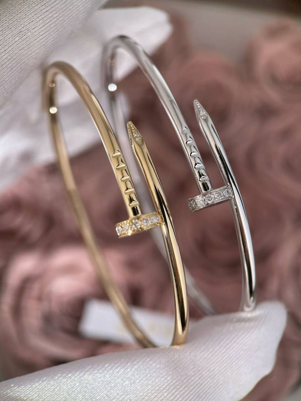 Cartier Set
Nail bangle 
Nail Ring 💍 (6,7,8,9)

Non tarnished 💐
55 dhs🪙🖤 normal box 📦

Zain48
♥️♥️♥️