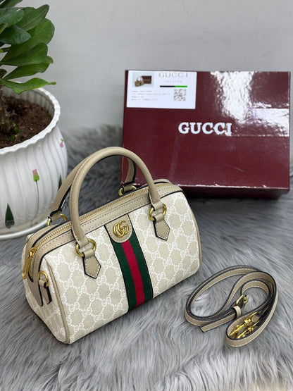 GUCCI
SIZE …….22CM🥰
90 dhs🗽
with BOX🌷

Zain244
♥️♥️♥️