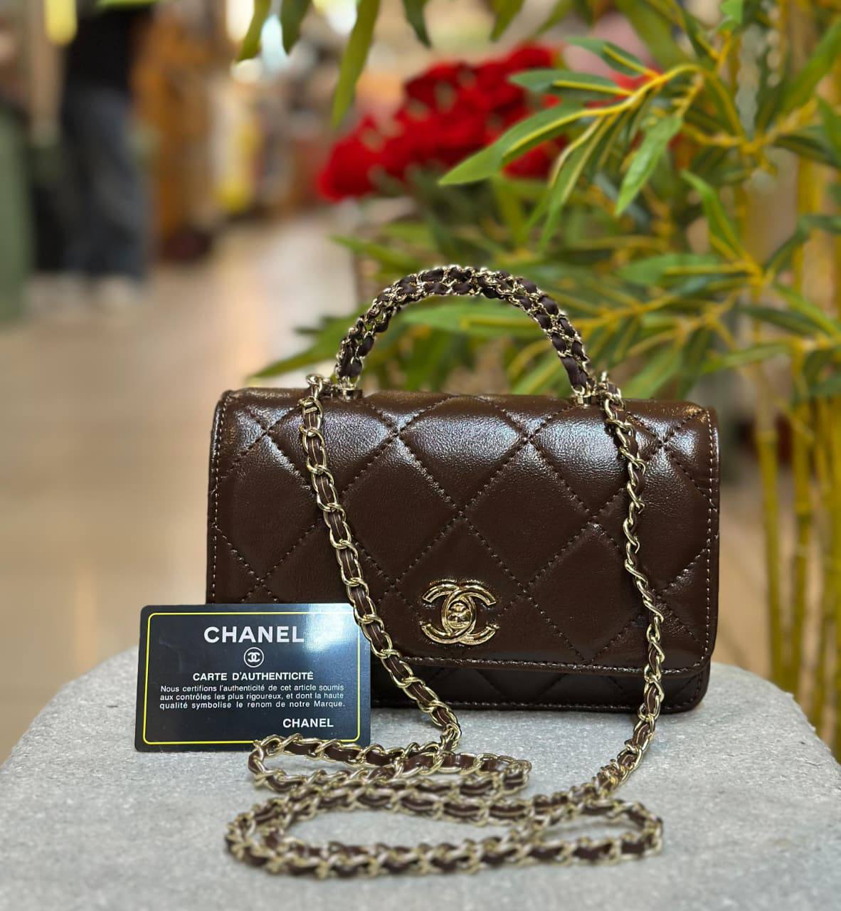 Chanel
Good quality 
with box 
🎁🎁🎁

95 dhs💓

Zain186