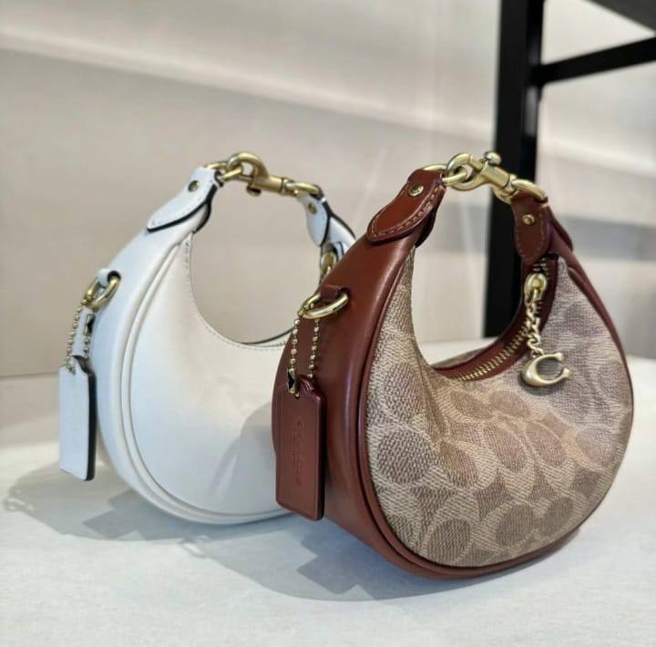 Coach

With box 
🎁🎁🎁

90 dhs🪙🌨️

Zain136
♥️♥️♥️