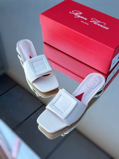 Roger vivier 
100 dhs🪙💕
Size 36-42

Zain55
♥️♥️♥️
