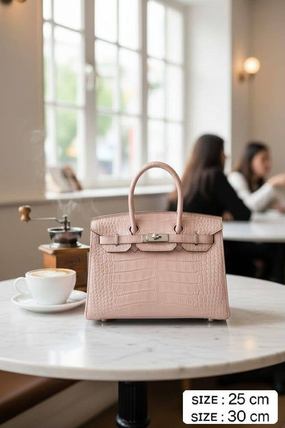 HERMES ʙɪʀᴋɪɴs
ɢʟᴏssʏ ᴄʀᴏᴄᴏᴅɪʟᴇ ʟᴇᴀᴛʜᴇʀ
sɪʟᴠᴇʀ ʜᴀʀᴅᴡᴀʀᴇ

sɪᴢᴇ 25 cm PRICE: *115 ᴅʜs* 

sɪᴢᴇ 30 cm PRICE: *120 ᴅʜs* 

Zain31
♥️♥️♥️