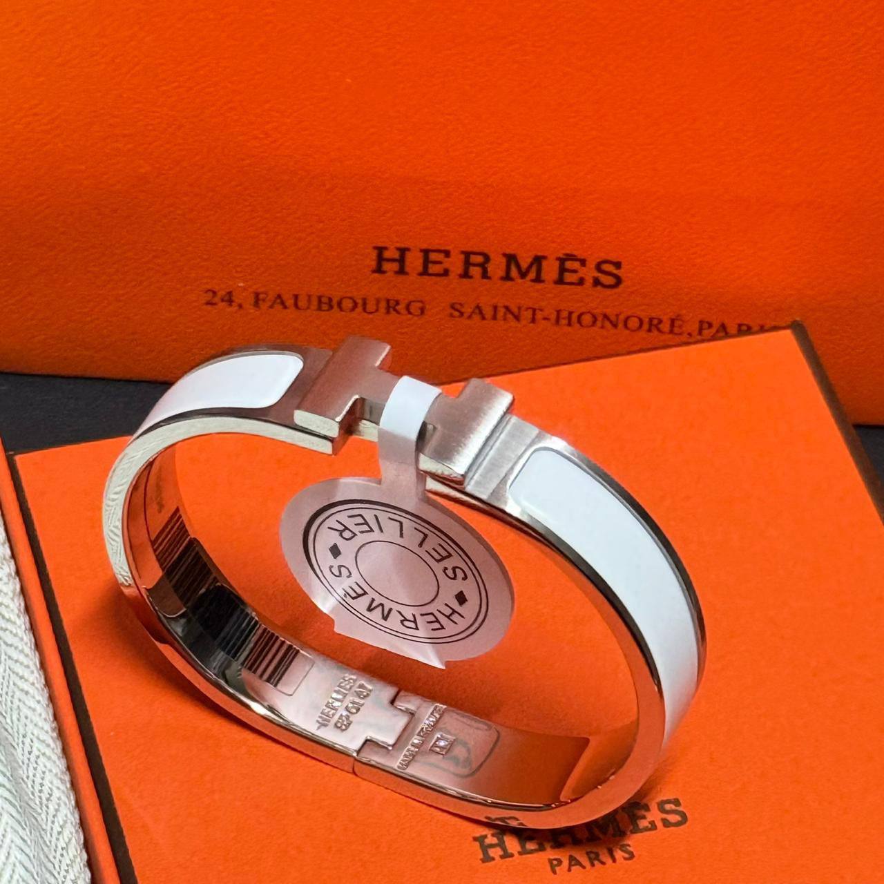 HERMES
Bangle 
SUPERMASTER🍃💕
95 dhs❣️

Zain263
♥️♥️♥️