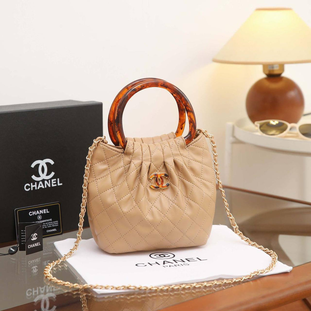 CHANEL 

NEW DESIGN 

High QUALITY 

WITH BOX 
95 dhs🇦🇪🇦🇪

Zain17
♥️♥️♥️