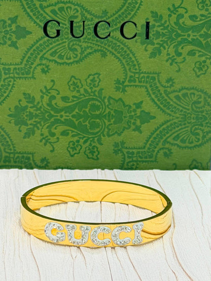 Offer Bangle
Non tarnished 
Available more designs 

20 dhs🇦🇪simple box 📦 
30 dhs🇦🇪name box 🗃️

Zain48
♥️♥️♥️