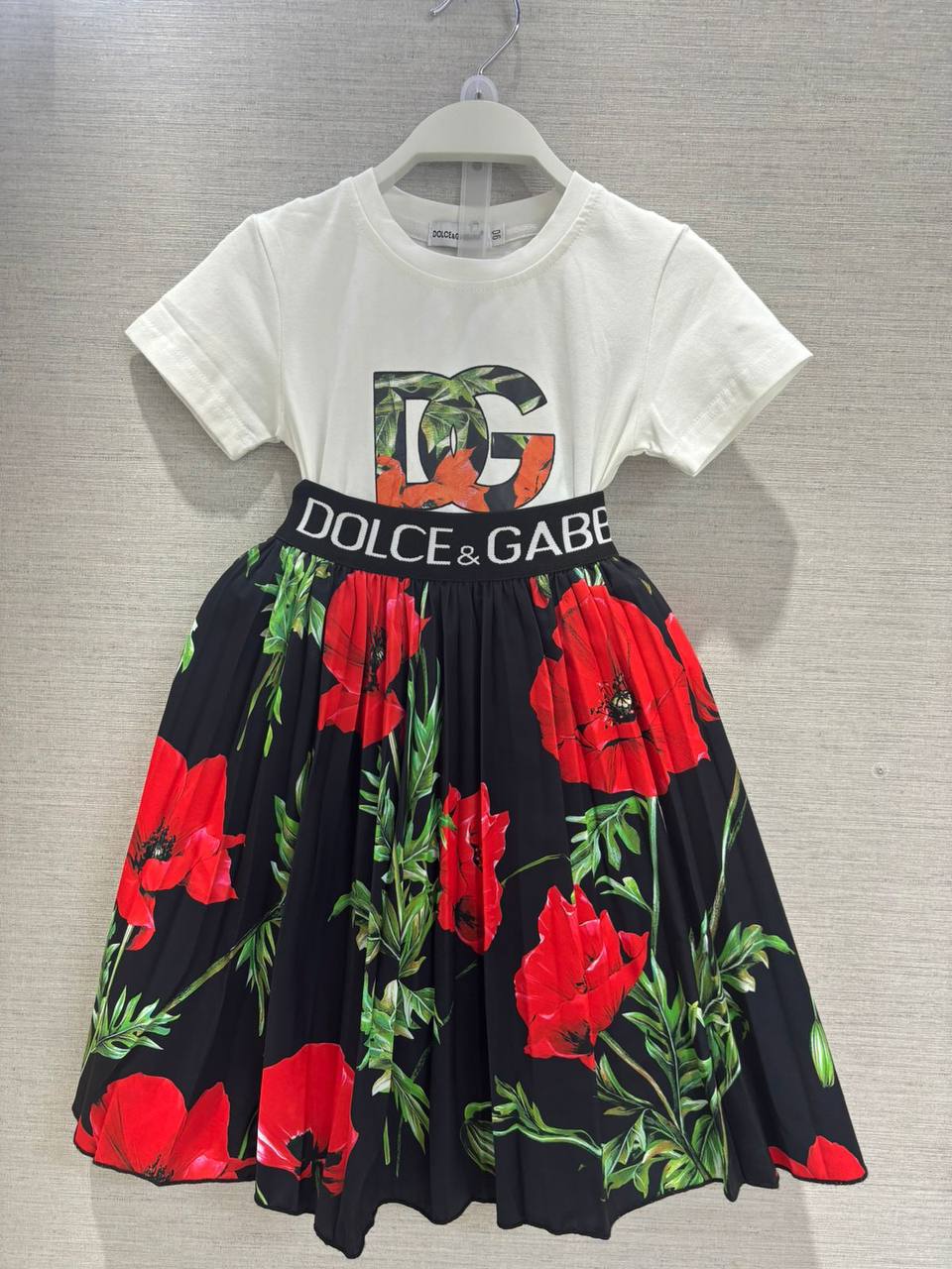 D&G
1-12y 
130 dhs💓

Zain151
♥️♥️♥️