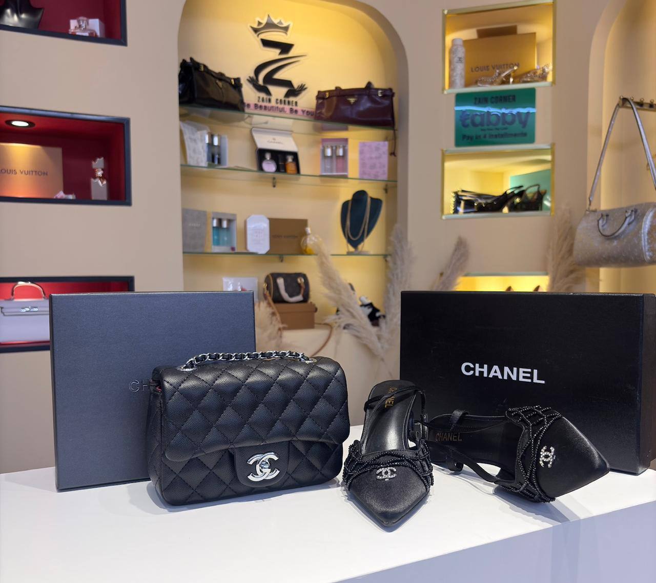 Chanel Set
220 dhs💛
Size 36-41

Zain157
Zain21
♥️♥️♥️