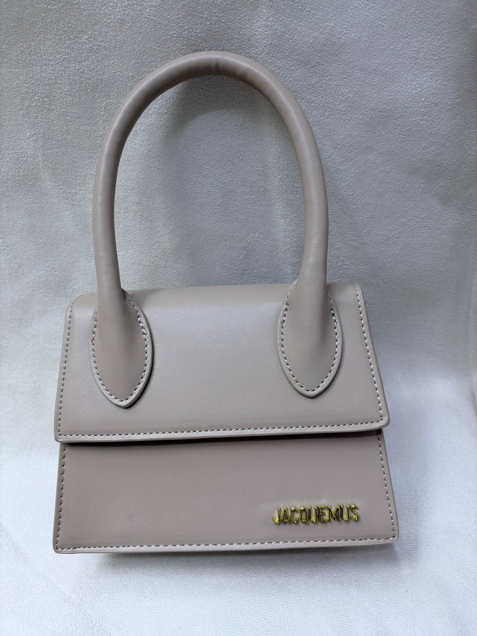 Jacquemus
✨✨NEW ✨✨
95 dhs💓

with box
🎁🎁🎁

Zain38
♥️♥️♥️
