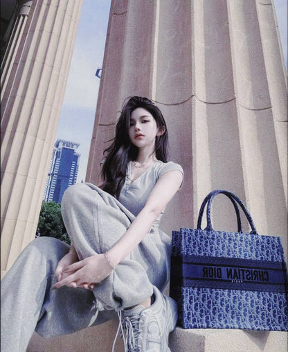 DIOR TOTE BAG 
 HIGH QUALITY ,
SMALL SIZE 105 DHS🇦🇪🇦🇪
BIG SIZE 120 DHS🇦🇪🇦🇪

Zain295
♥️♥️♥️
