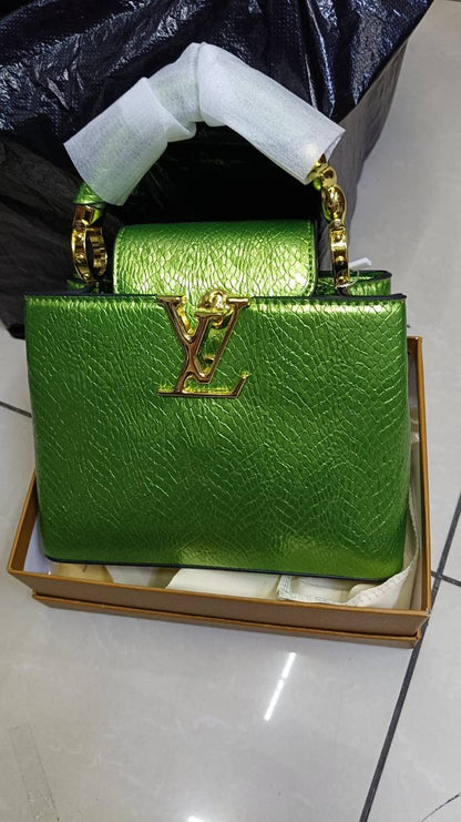 LV
100 dhs🇦🇪🇦🇪
with box
size 22cm

Zain26
♥️♥️♥️