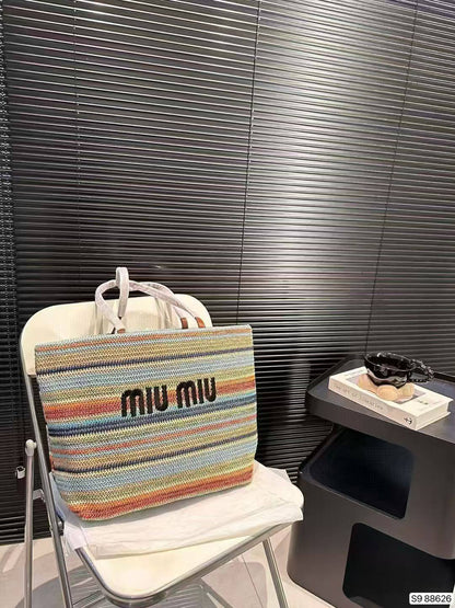 Miu Miu
with box
100 dhs✅

Zain143
♥️♥️♥️