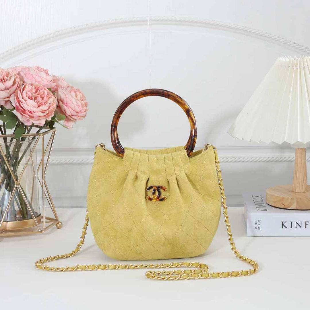 Chanel

120 dhs🇦🇪 

each with box

Zain29
♥️♥️♥️