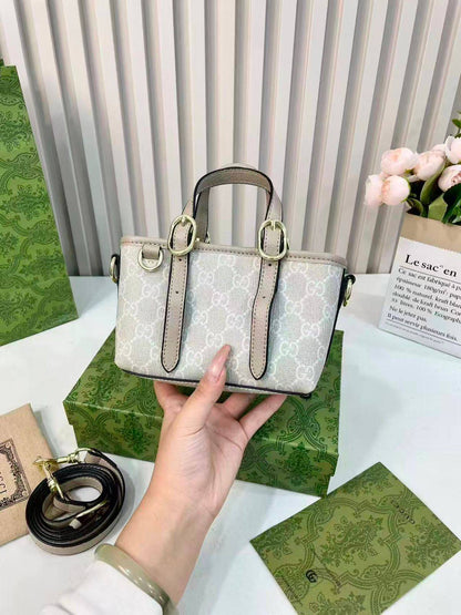 Gucci

95 dhs🗽

With Box
🎁🎁🎁

Zain50
♥️♥️♥️