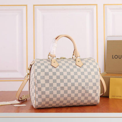 LV SPEEDY 

NEW CAME 30CM ,

GOOD QUALITY 

WITH BOX 
110 dhs🇦🇪🇦🇪

Zain39
♥️♥️♥️