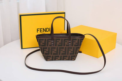 Fendi
85 dhs✅
With box

Zain219
♥️♥️♥️