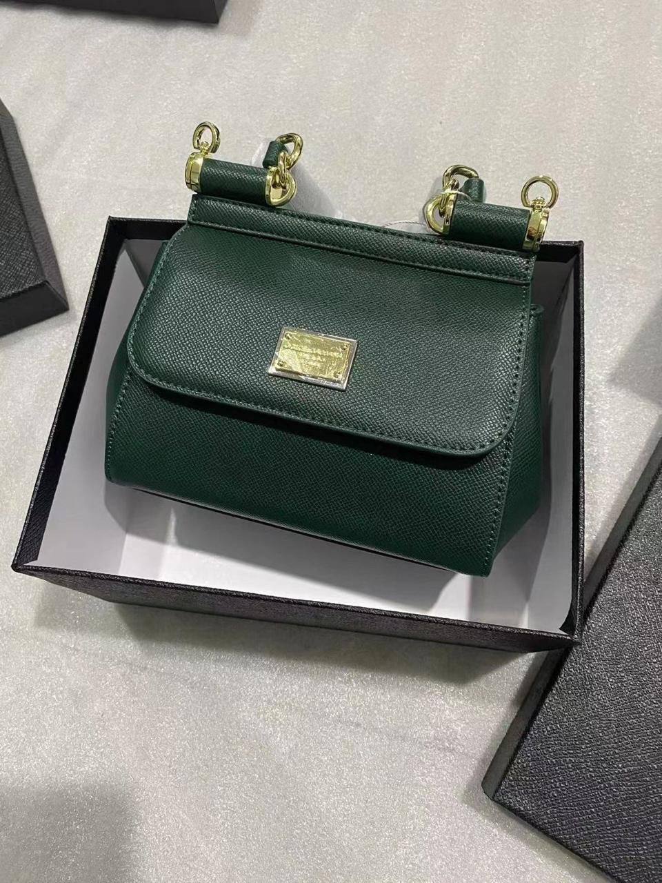 D&G

with box
🎁🎁🎁

100 dhs🪙🌨️

Zain143
♥️♥️♥️