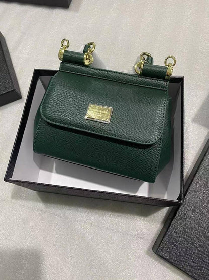 D&G

with box
🎁🎁🎁

100 dhs🪙🌨️

Zain143
♥️♥️♥️