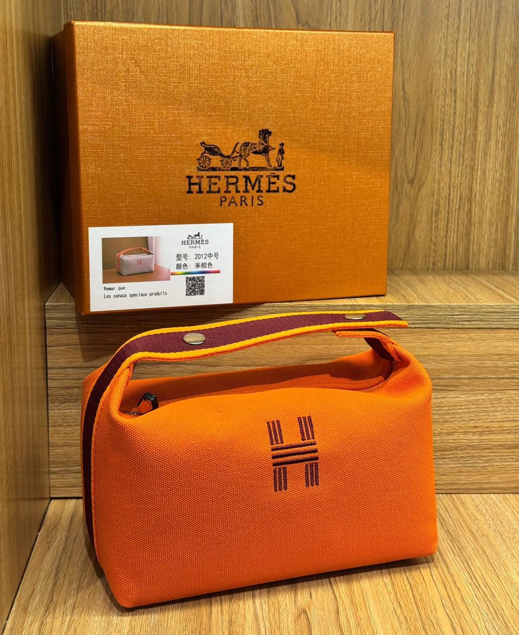 Hermes
Best quality with box’s 
100 dhs🇦🇪🇦🇪
size. 22 Cm

Zain290
♥️♥️♥️