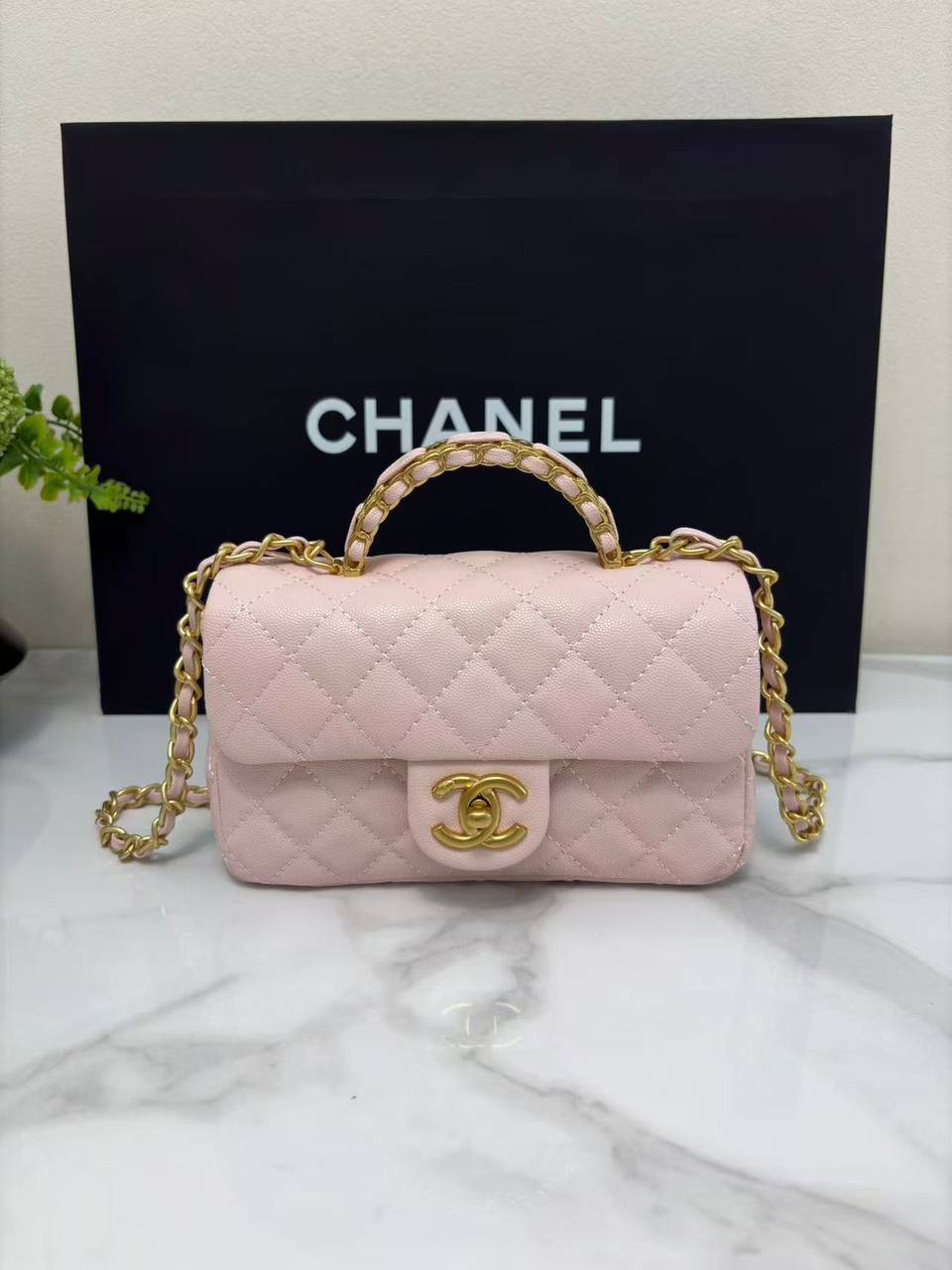 Chanel

20cm🥰 

with Box 
🎁🎁🎁

260 dhs💓

Zain228
♥️♥️♥️