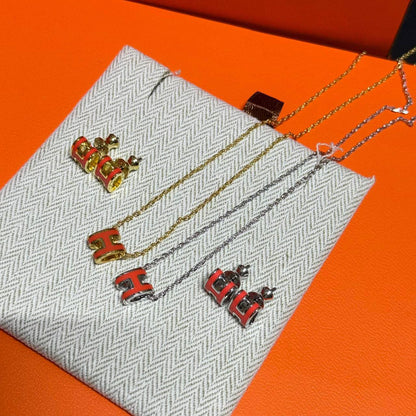 Hermes ❤️‍🔥*
Necklace 🐦‍🔥
Earring🦋
Master quality 💯
With normal boxes 🗃️ 
95 dhs🪙🌨️
With master box 📦 
115 dhs🪙🌨️

Zain216
♥️♥️♥️