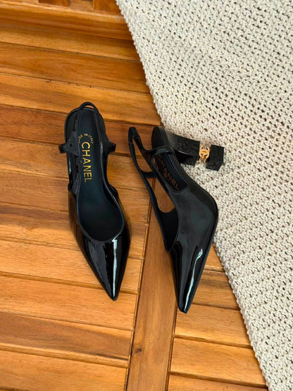 Chanel 
Size 36 - 41
_Super master high quality_🪡
450 dhs🇦🇪🇦🇪

Zain176
♥️♥️♥️