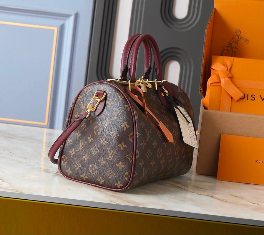 LV COPY ONE 
NEW DESIGN
250 dhs🇦🇪🇦🇪

Zain195
♥️♥️♥️