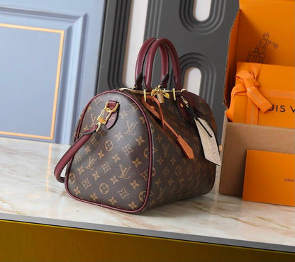 LV COPY ONE 
NEW DESIGN
250 dhs🇦🇪🇦🇪

Zain195
♥️♥️♥️
