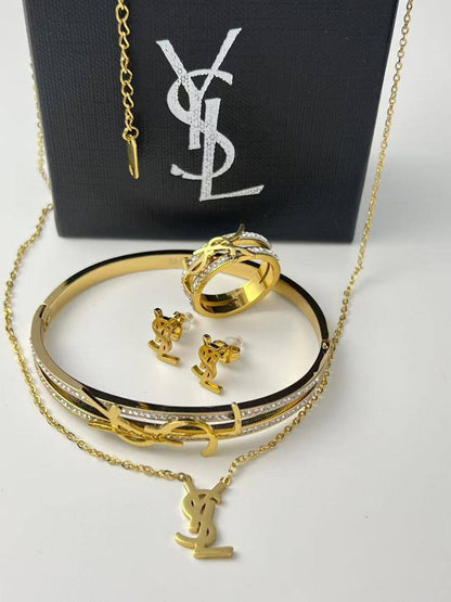 *Stainless steel SET 💯*
Necklace ❤️‍🩹
Earring 🍁
Breslat ❣️
Ring 💍 free size

With normal boxes 📦 

And paper bag 🛍️
45 dhs🪙

Zain216
♥️♥️♥️