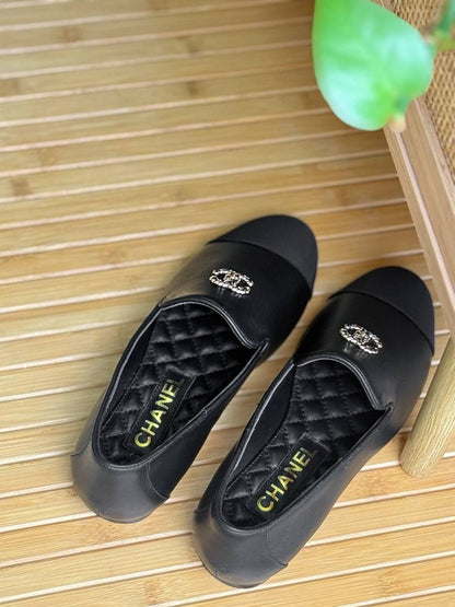 Chanel
𝗦𝗶𝘇𝗲 𝟯𝟲 𝘁𝗼 𝟰𝟭 
450 dhs✅

Zain178
♥️♥️♥️