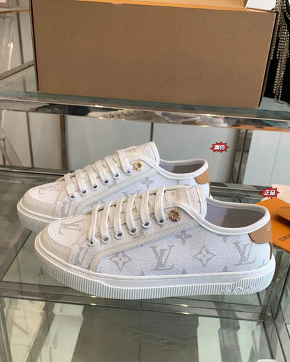 LV SHOES 👟 
Size 36-41
140 dhs🪙💕

Zain40
♥️♥️♥️